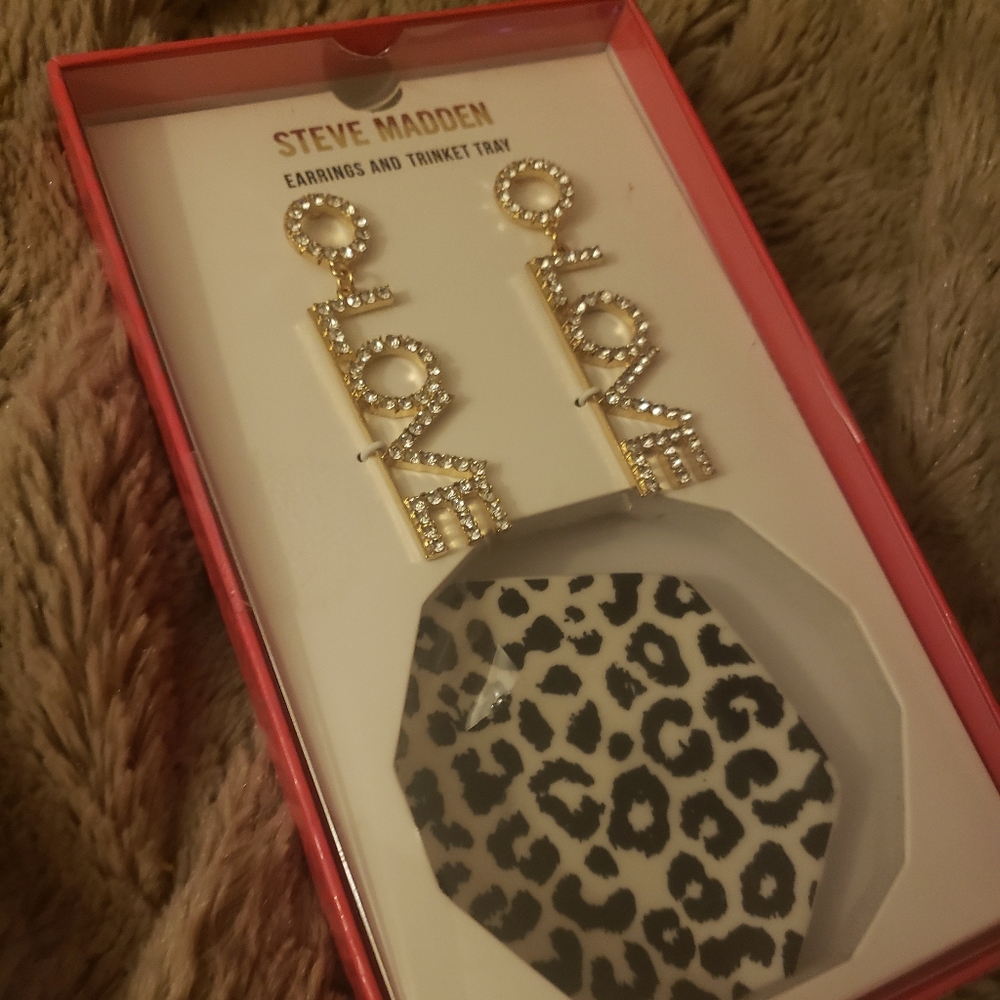 Earrings & ticket tray